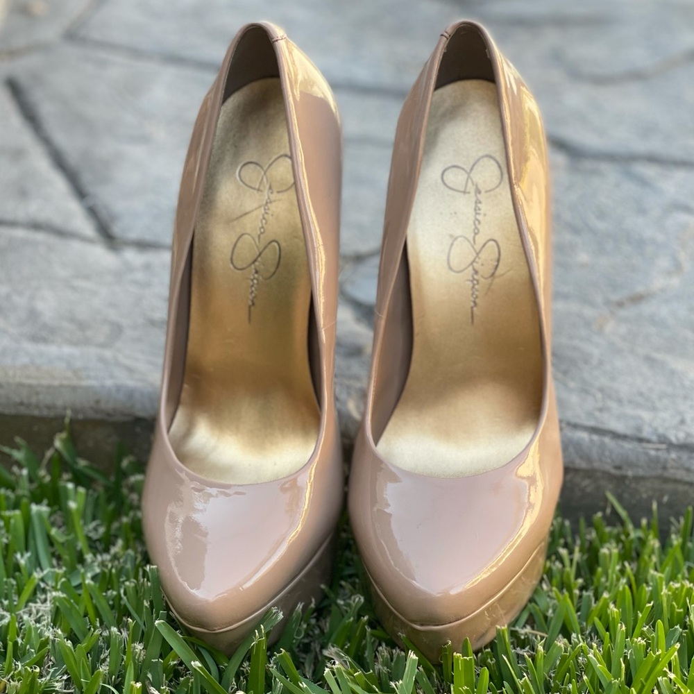 Jessica Simpson nude patent leather heels